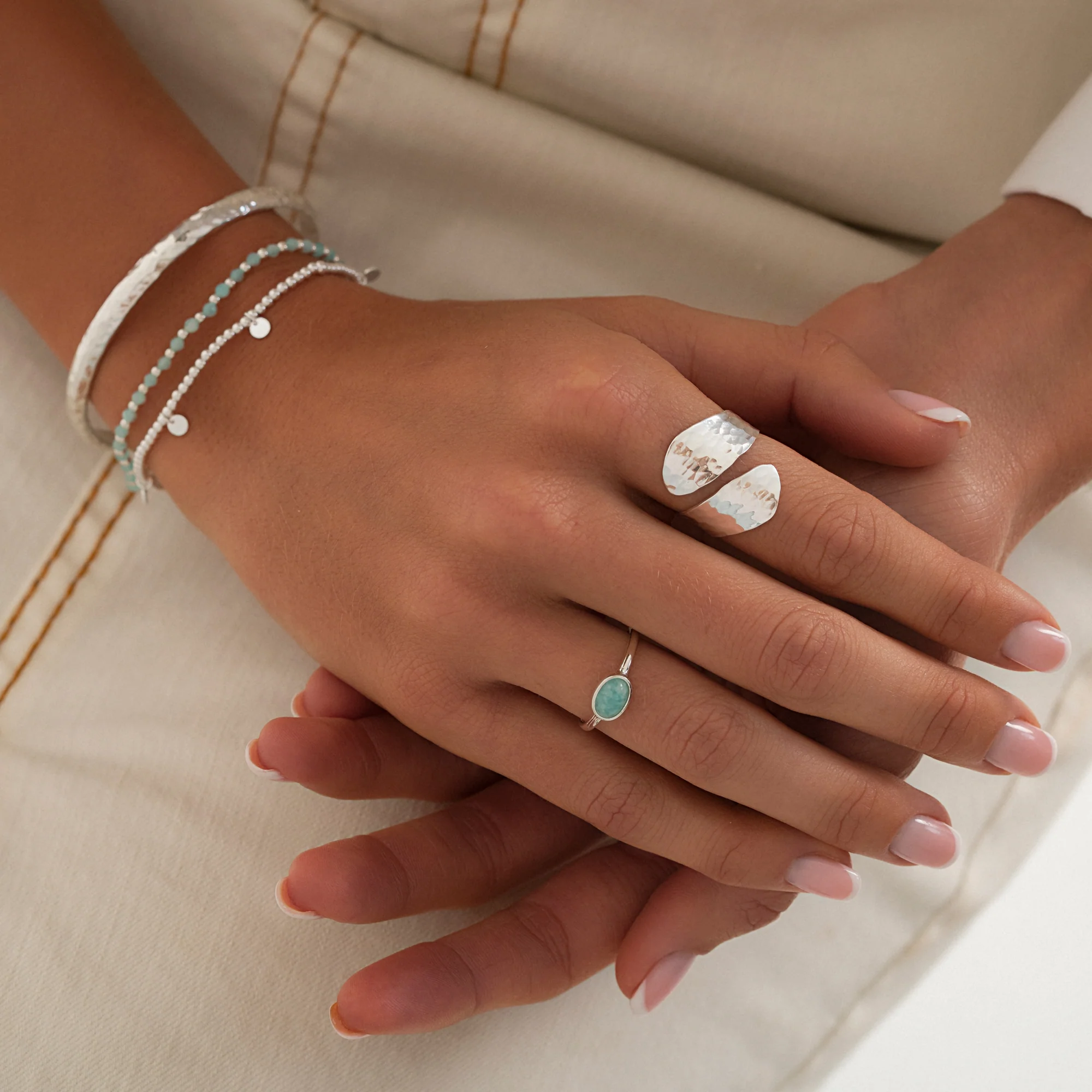 Classic D-Shaped Hammered Bangle - Image 5