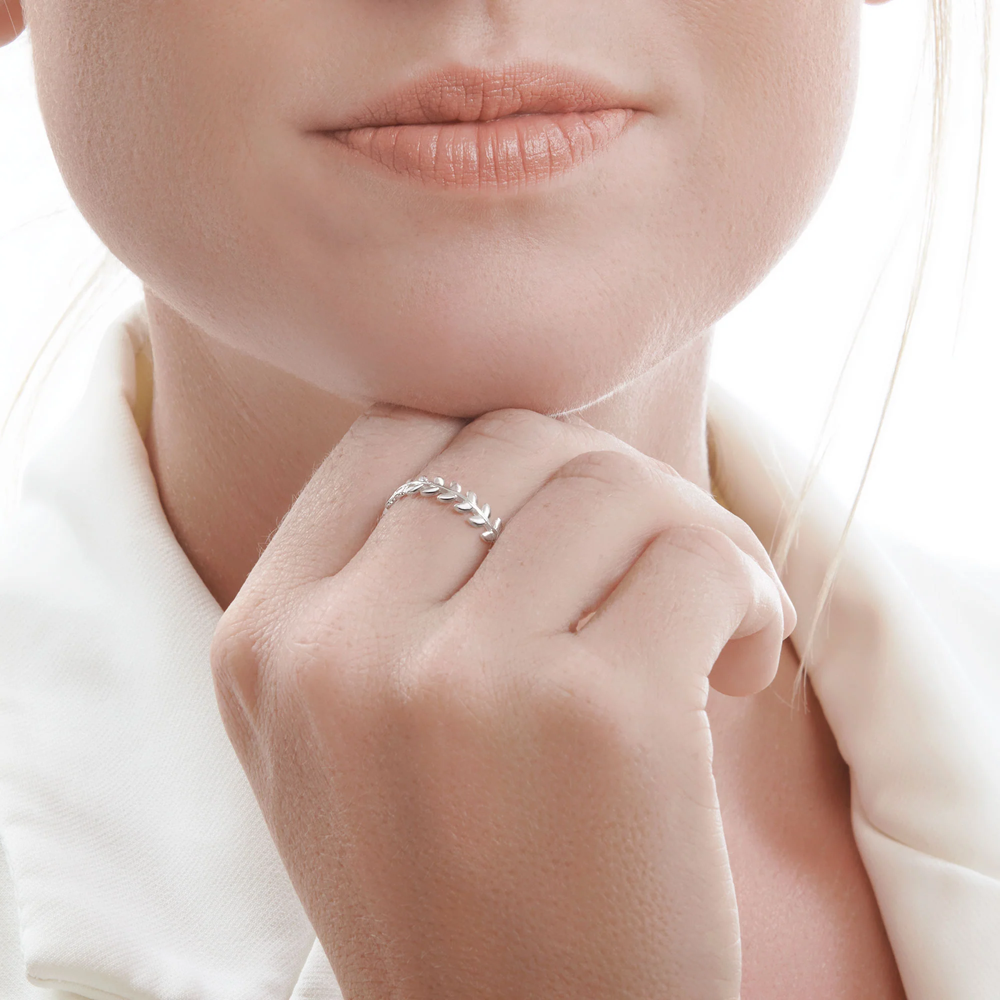 Sparkling Laurel Ring - Image 4